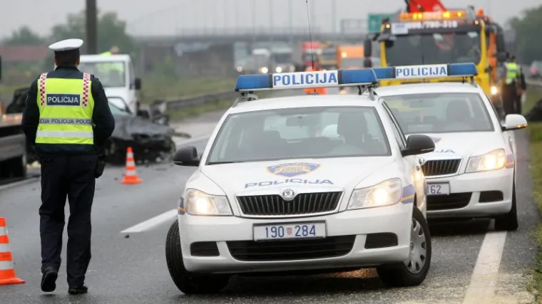Užas na A1: Vozilo sletjelo s autoceste, poginule tri osobe!