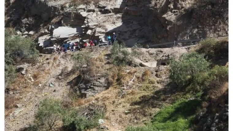 U padu autobusa u provaliju poginulo 19 osoba