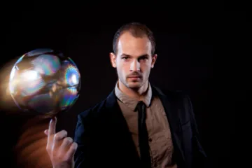 Nogometaš žonglirao u crkvi dok je čekao mladu