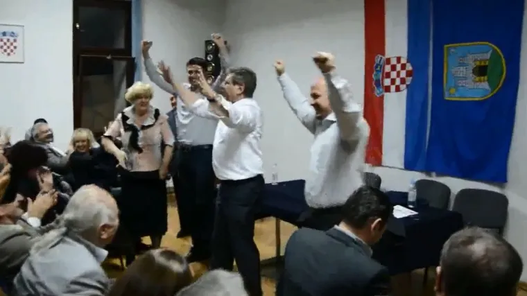 SDP-ovci izveli pravi mali striptiz!