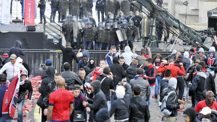 Pune ruke posla: Policija privela 76 huligana