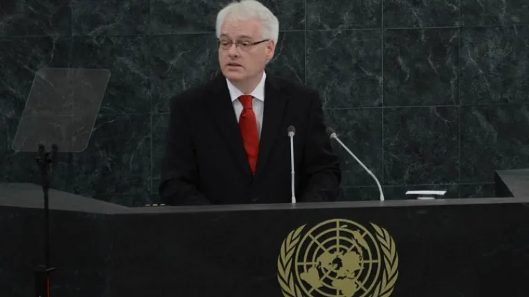 Josipović: Skidanje ploča ne utječe dobro na međunacionalne odnose