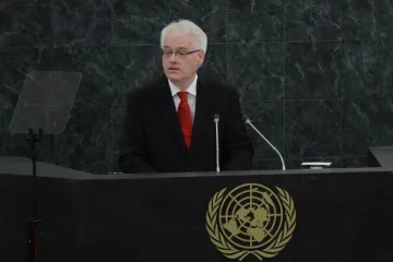 Josipović: Skidanje ploča ne utječe dobro na međunacionalne odnose