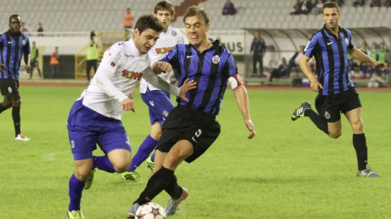 Hajduk sru&scaron;io Lokomotivu, ostali na čelu ljestvice