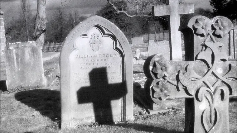 Silovali je i živu zakopali, uspjela se spasiti!