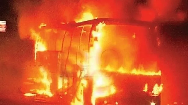 Autobus izgorio u vožnji, poginule 44 osobe!