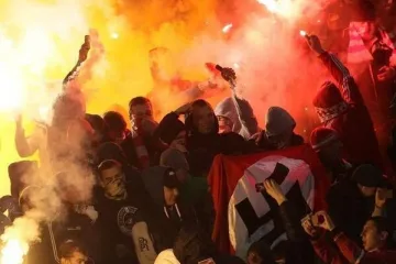 Sramota: Navijači mahali nacističkom zastavom!