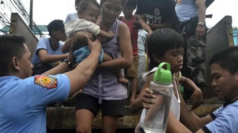 Masovne evakuacije zbog oluje svih oluja