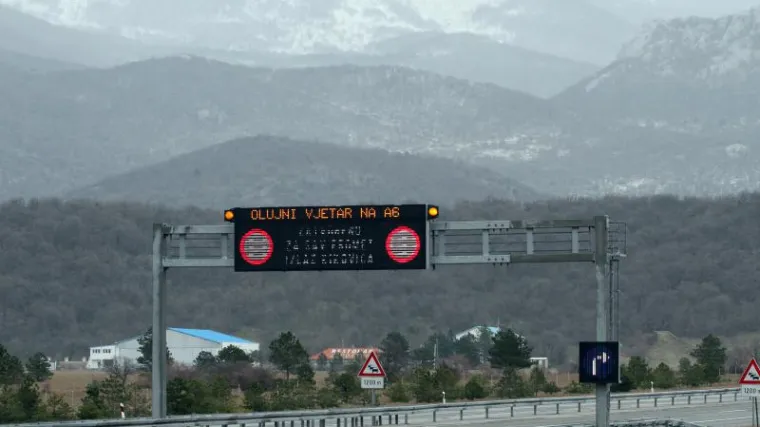 Zbog orkanskog vjetra za sav promet zatvorene su ove ceste!