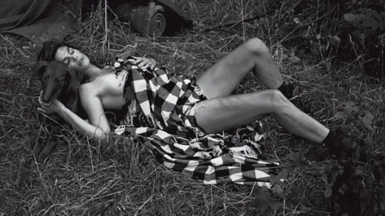 U toplesu pokazala svoju neprolaznu ljepotu