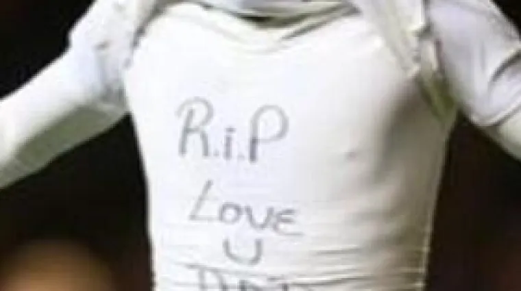 Bizarno: Dao mu žuti karton jer je odao počast preminulom ocu!