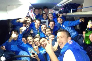 Pogledajte feštu u svlačionici: 70 piva? Ma popit ćemo ih 700!