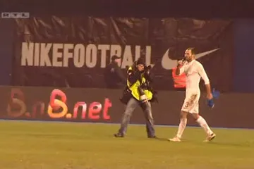 Josip Šimunić s navijačima skandirao 'Za dom - spremni'