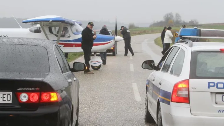 &Scaron;trajk na Plesu ugrozio život: Pilot sletio na državnu cestu