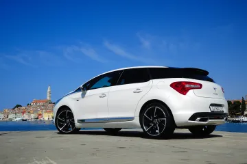 TEST: Citroën DS5 Sport Chic HDi 160
