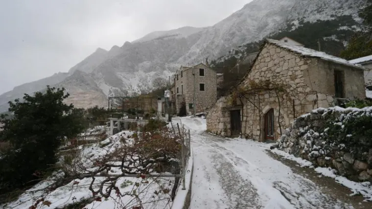 Nevrijeme na Makarskom primorju, snijeg i kod Dubrovnika