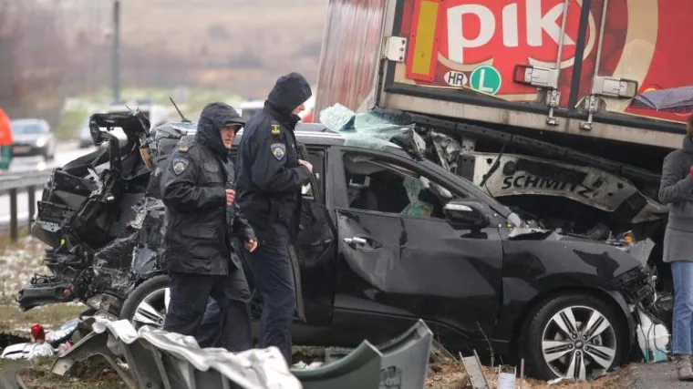 'Nije logično da je autobus prvi proklizao i izazvao lančani sudar'