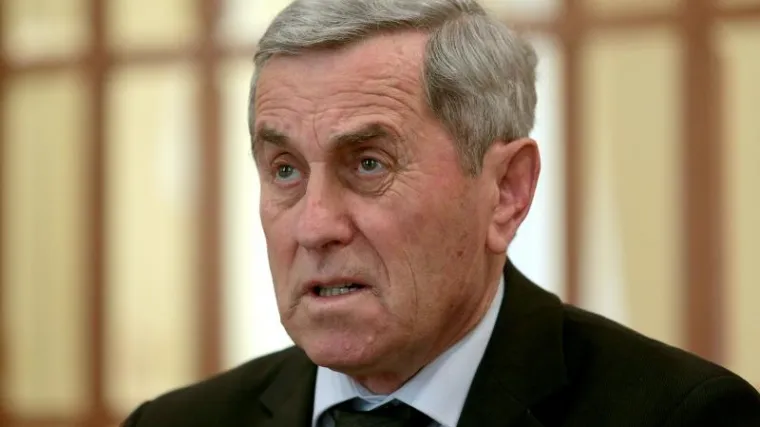 'Crkvene zgrade se oblažu oniksom dok narod kopa po smeću'