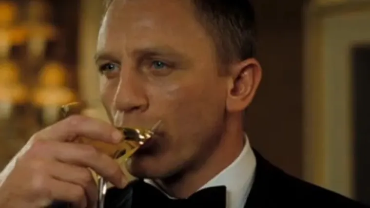 Liječnici složni: James Bond je okorjeli alkoholičar