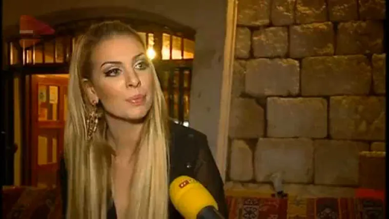 Naćulite u&scaron;i - Ava Karabatić je počela pjevati!