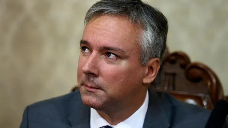 Kosor zbog nepropisno parkiranih Vladinih auta zvao pauk