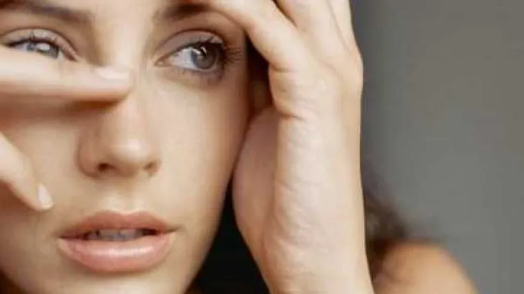 Na Twitteru napisala da radi 30 sati, sru&scaron;ila se i umrla!