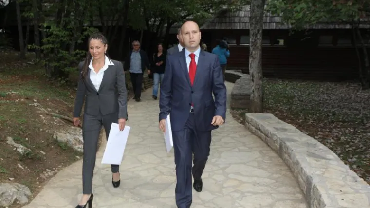 Smijenjena šefica NP Plitvička jezera završila na policiji