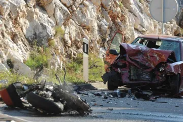 U sudaru s automobilom poginuo 24-godišnji motociklist