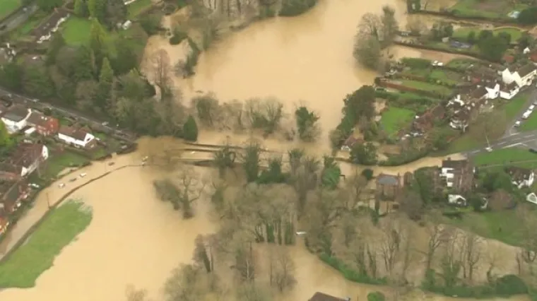 Tisuće Britanaca na Božić ostalo bez struje