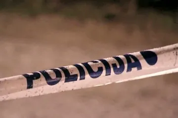 Automobil sletio s ceste i udario u stijenu, vozač izgorio!