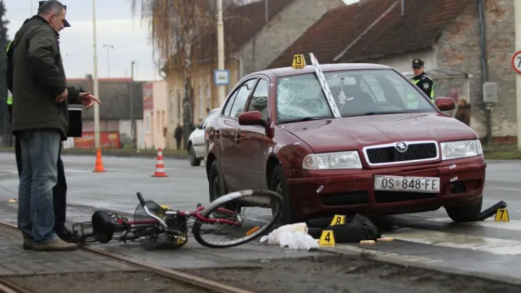 Auto na licu mjesta usmrtio biciklisticu