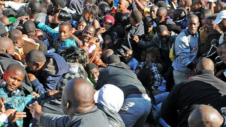 U stampedu u džamiji 14 poginulih