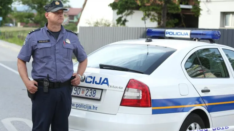 Prijetio da će ih zaliti benzinom te vikao: 'Sve ću vas zapaliti!'