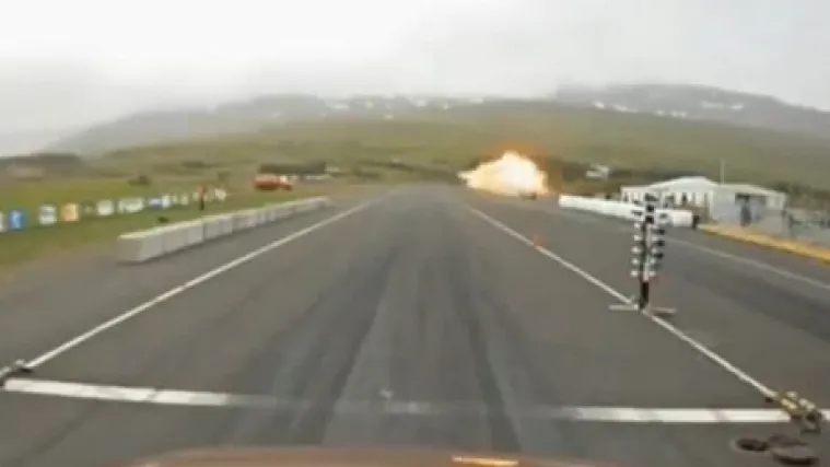 Avion se strmoglavio na pistu i eksplodirao