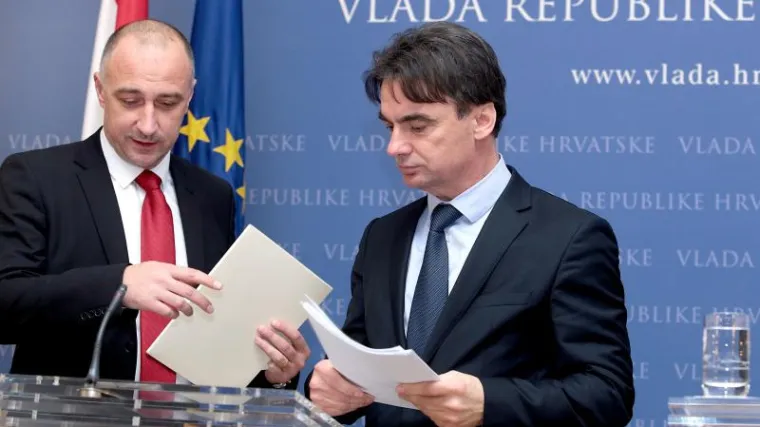 Grčić i Vrdoljak neslavno branili zakon, presica prekinuta!