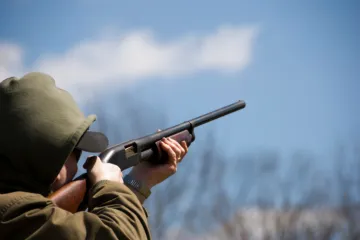 Policajac teško ranio lovca u neovlaštenom lovu