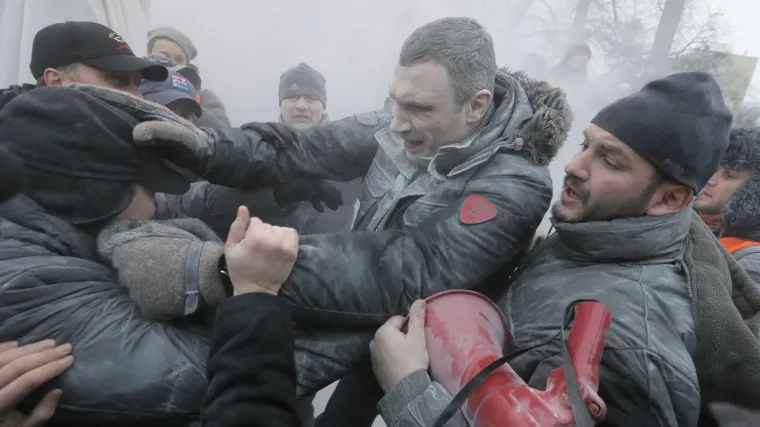 Ulični rat u Kijevu: Napadnut i Vitalij Kličko!