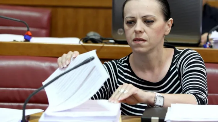 Holy 'presudila': Siroma&scaron;ni će imati struju!