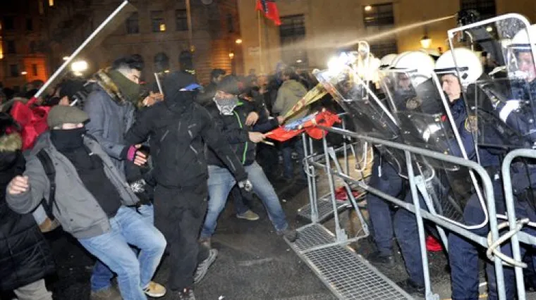 Tisuće ljudi sudjelovalo u izgredima u Beču