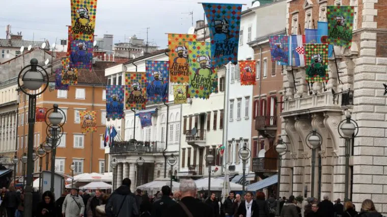 Ma&scaron;kare preuzele ključeve grada