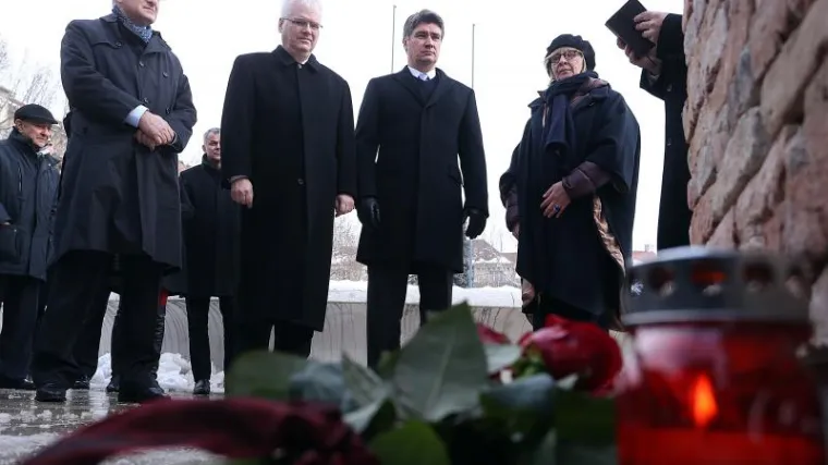 Državni vrh odao počast žrtvama holokausta ispred 'Džamije'