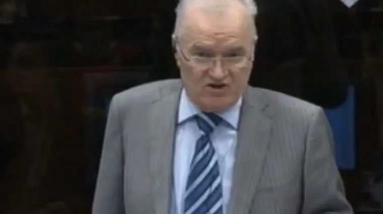 Mladićev show u sudnici: 'Molim da mi donesu zube iz ćelije!'