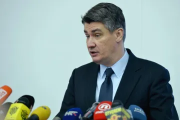 Premijer Milanović žestoko iskritizirao šefove javnih tvrtki!