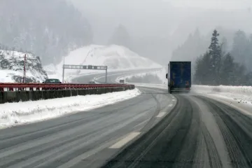 Zbog vremenskih neprilika te&scaron;koće u cestovnom i pomorskom prometu