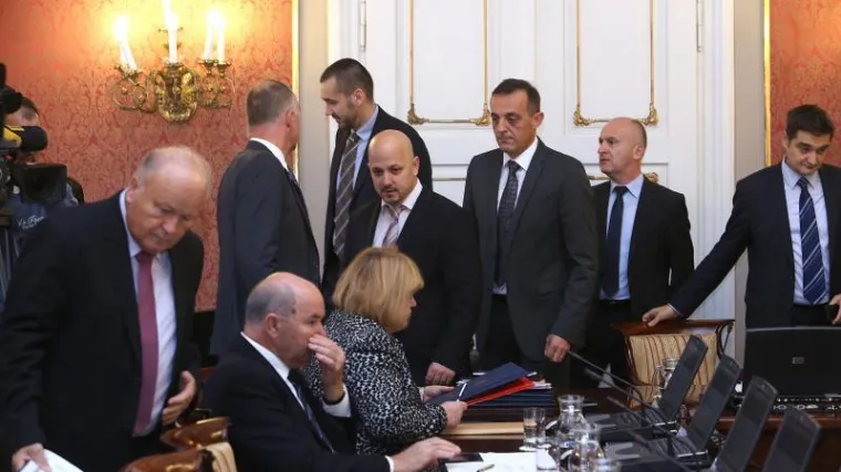 Nema vi&scaron;e snimanja: Ministrima smetaju kamere na sjednicama Vlade!