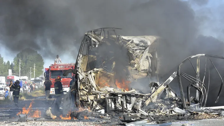 U stravičnoj nesreći život izgubilo 18 osoba!