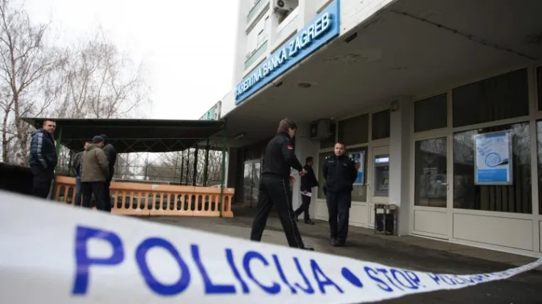 Naoružani razbojnici opljačkali banku u Dubravi