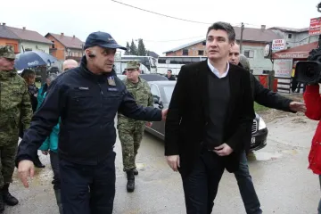 Mještani napali Milanovića: Zašto nisi prije došao?!