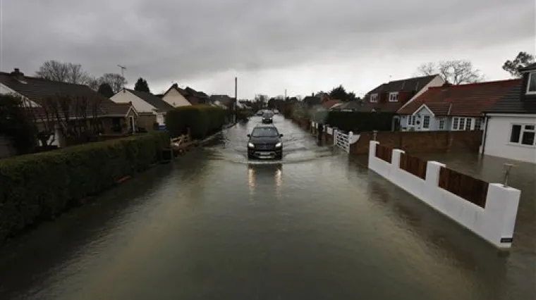 Dijelovi Engleske tjednima pod vodom, oluja pogor&scaron;ala stanje