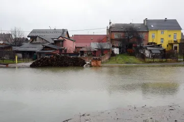 Nasipi su uspjeli izdržati noć!